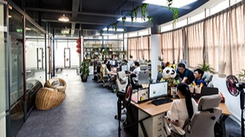 友昆標識員工辦公風采